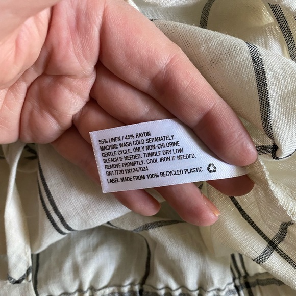 A New Day Plaid Linen Tank - Picture 4 of 4